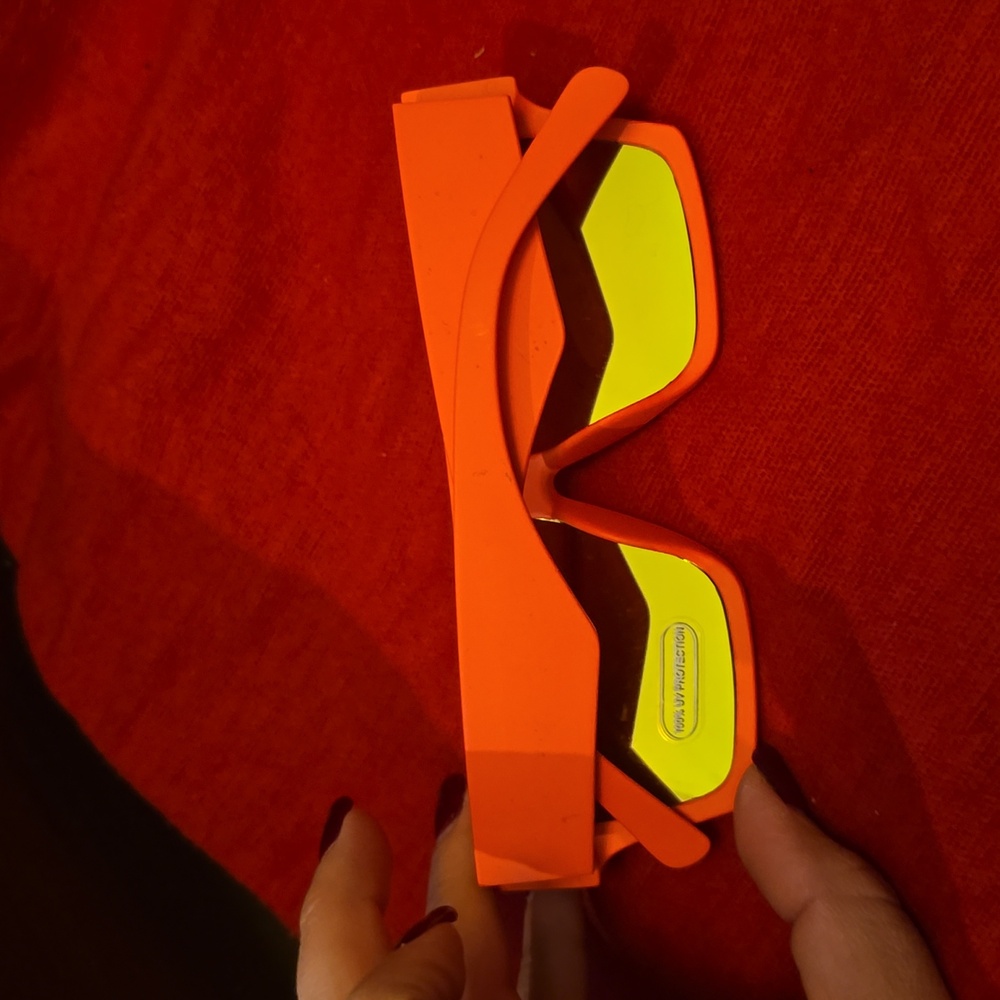 Sunglasses - Picture 5 of 5